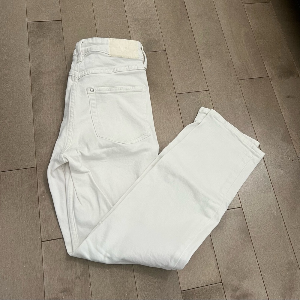 White denim jeans